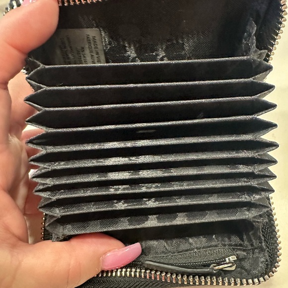 Karl Lagerfeld Black Wallet with Stylized Face Design and Zip Closure - Picture 4 of 5